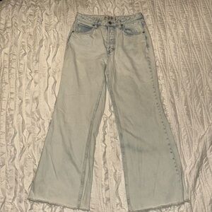 We the free woman’s Light Blue Wide-Leg Jeans size 29 with frayed hem